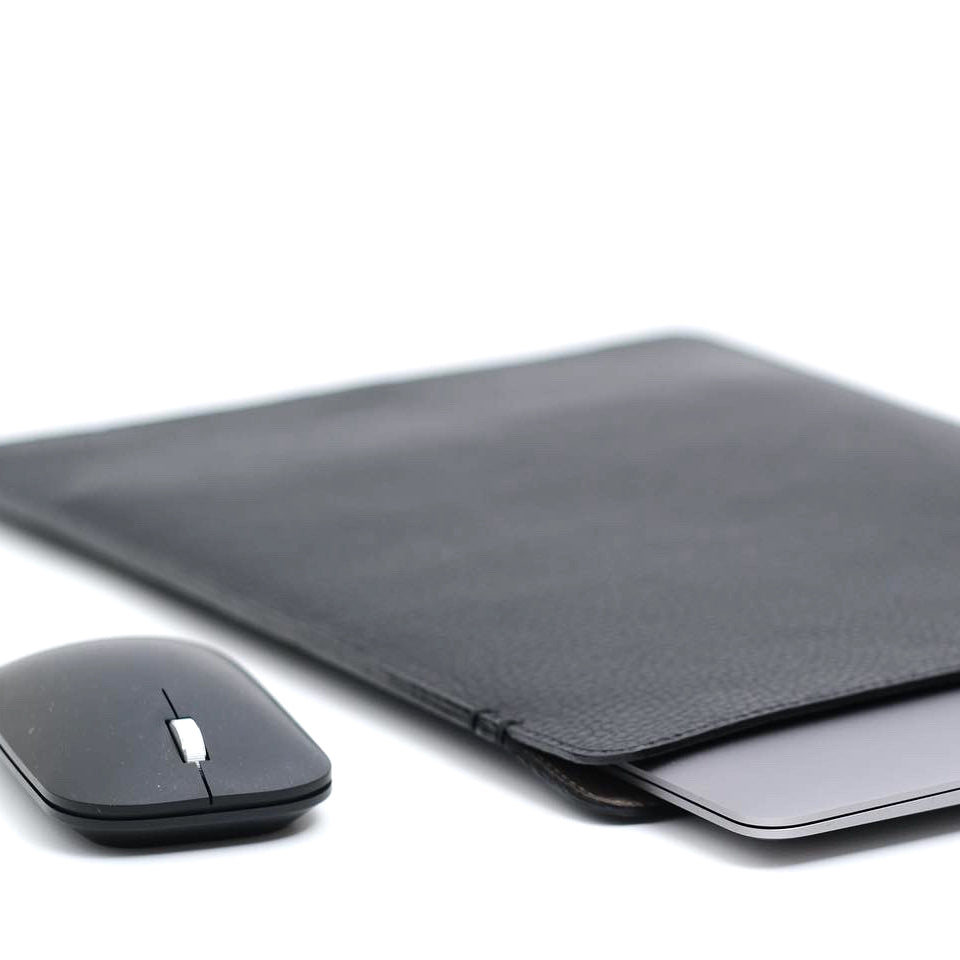 MacBook Pro 16 inches is a slim, thin but solid sleeve case