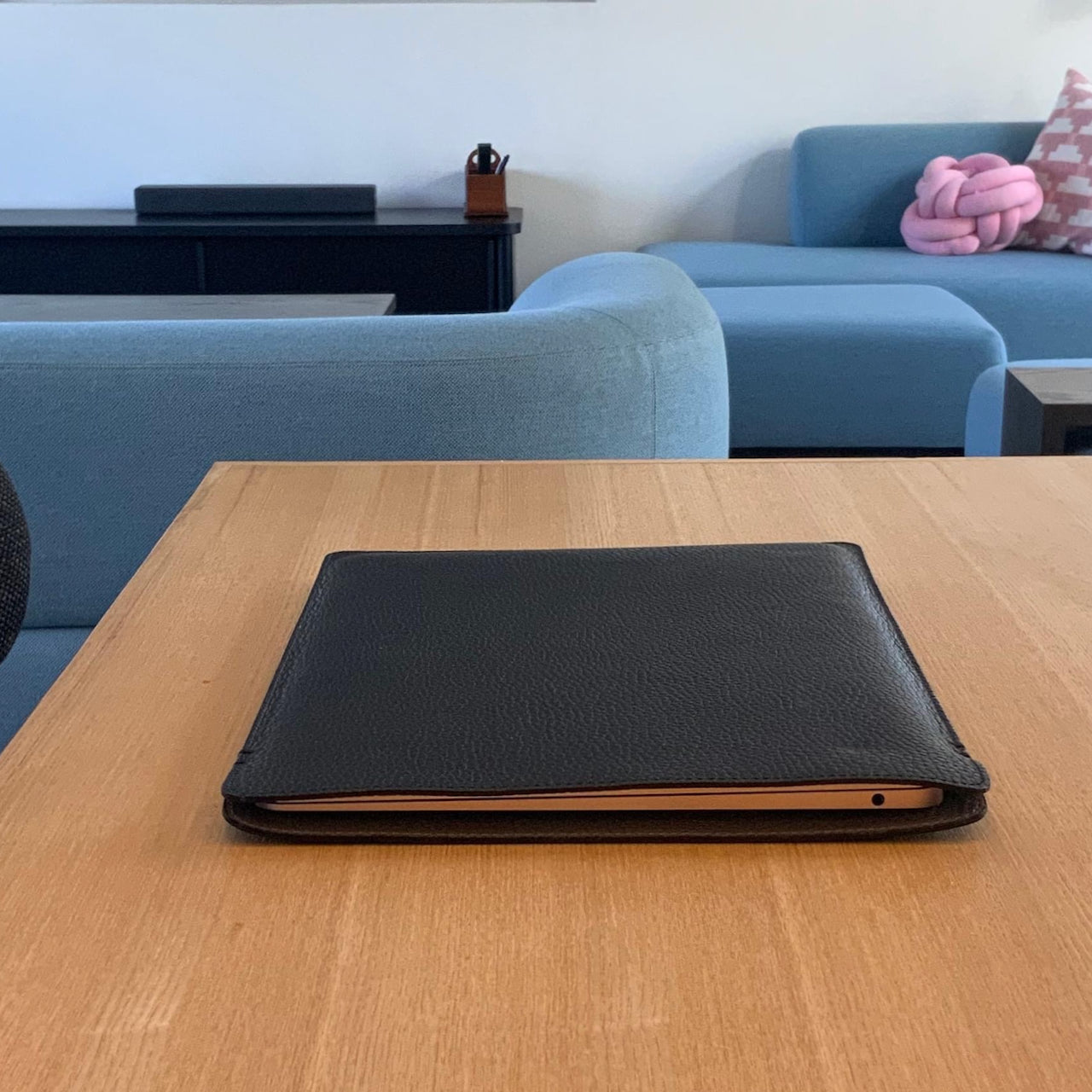 MacBook Pro 16 inches is a slim, thin but solid sleeve case