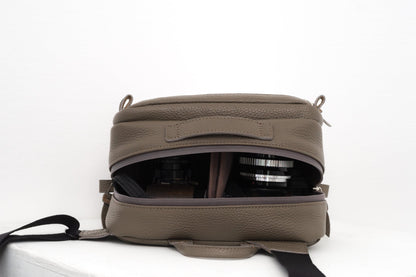 萩庭桂太が理想とするレザーカメラバッグ『アドリア』