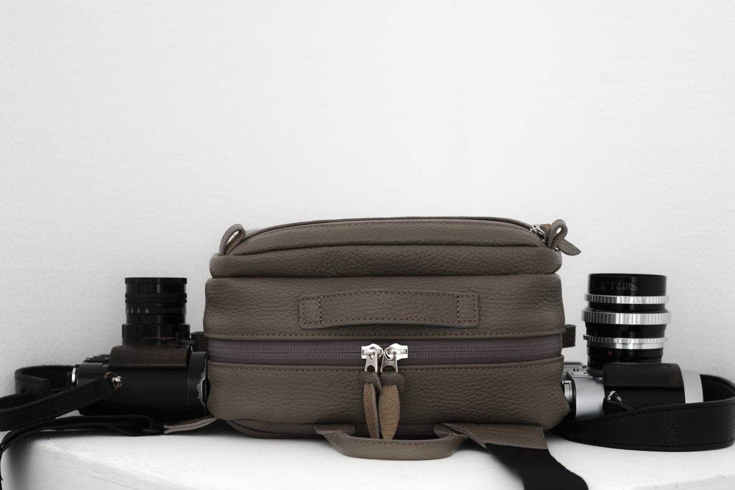萩庭桂太が理想とするレザーカメラバッグ『アドリア』
