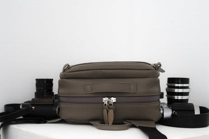 萩庭桂太が理想とするレザーカメラバッグ『アドリア』