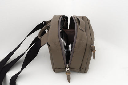 萩庭桂太が理想とするレザーカメラバッグ『アドリア』