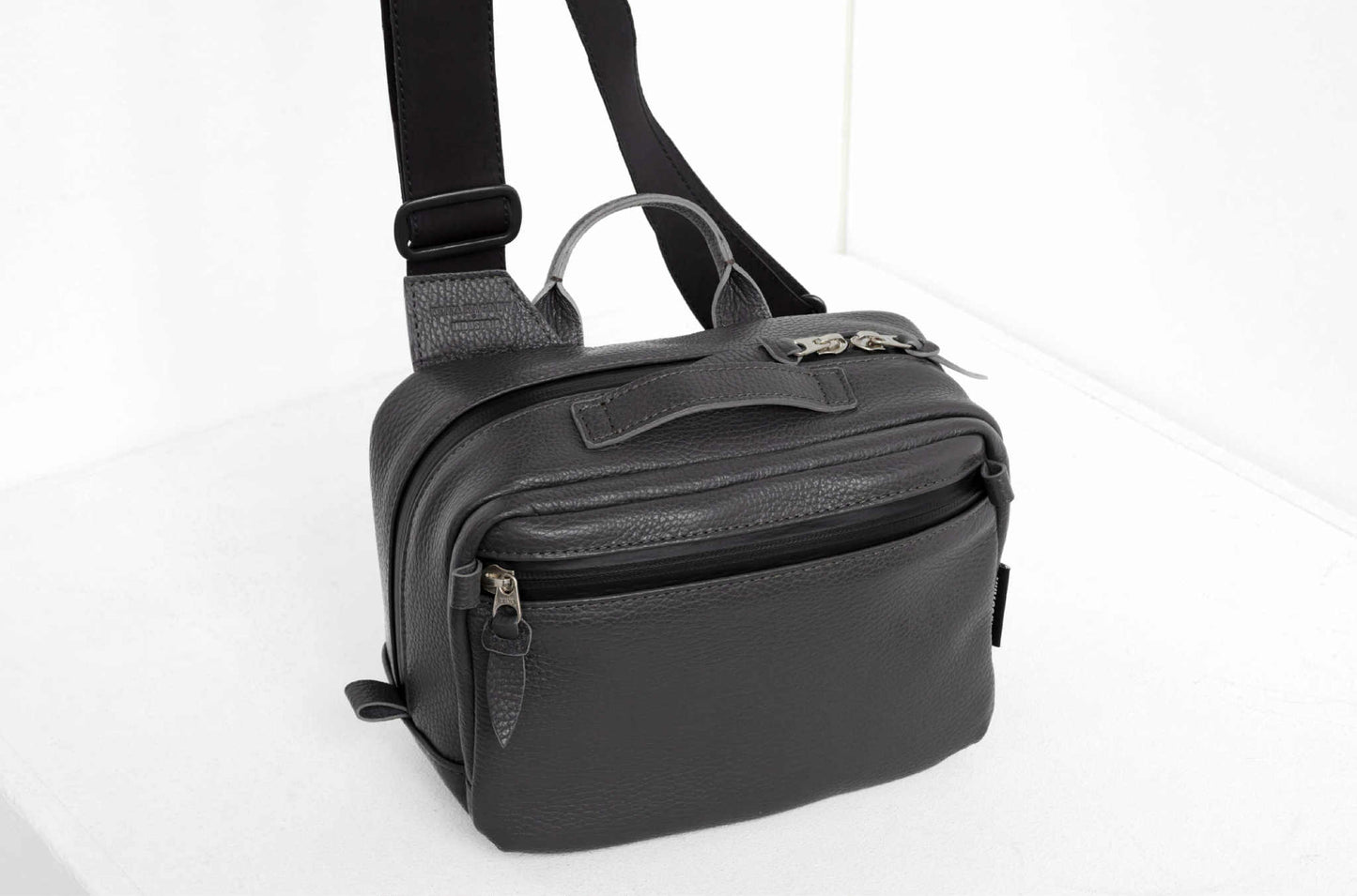 Haginiwa Keita的理想皮革相机包“ Sierra Antica”