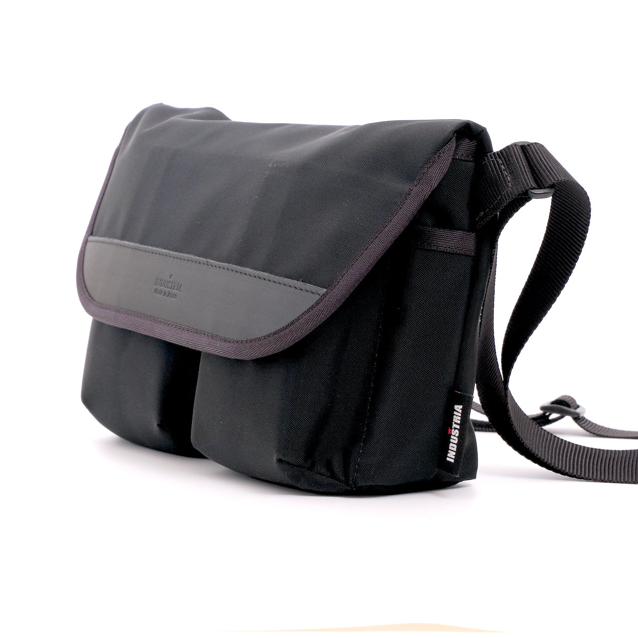 Eco best sale messenger bag